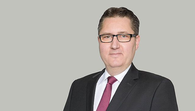 Manfred Honf, Director IT Consulting & Services, DextraData GmbH Manfred Honf, Director IT Consulting & Services, DextraData GmbH